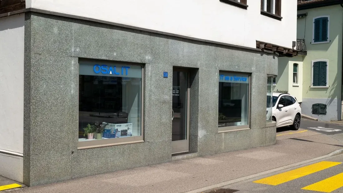 Eingang der OSAL IT GmbH an der Unteren Bahnhofstrasse 58 in Affoltern am Albis – Standort von ZeroFlow